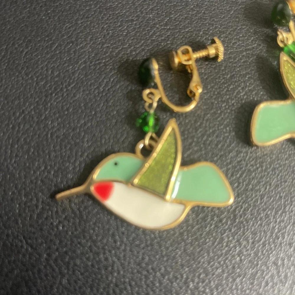 Enamel Hummingbird Dangle Earrings Screw Back Gold Tone Green Red Bird Jewelry - Picture 2 of 7
